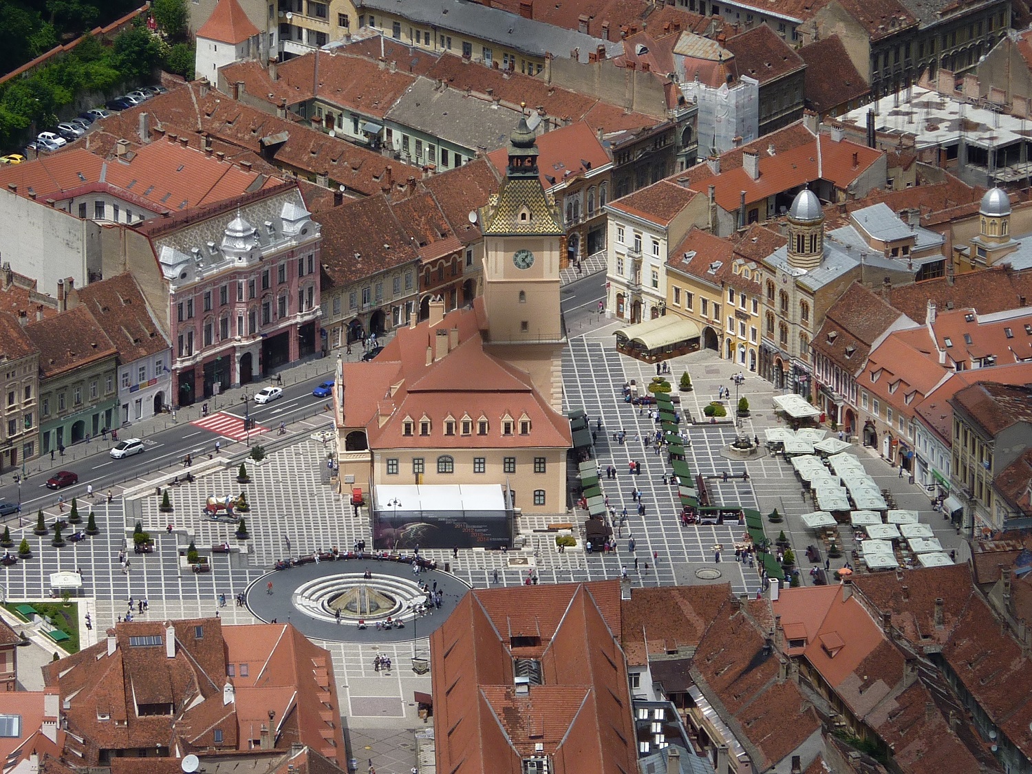 A picture of the city of Brasov.